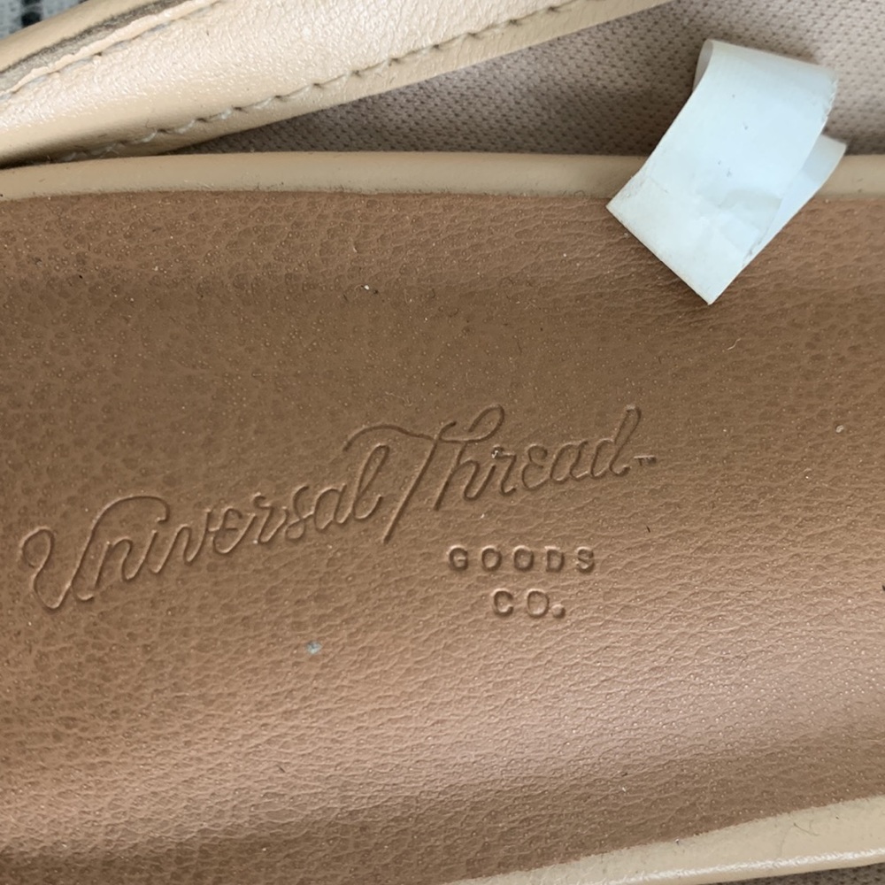 Universal Thread flats - Picture 2 of 3